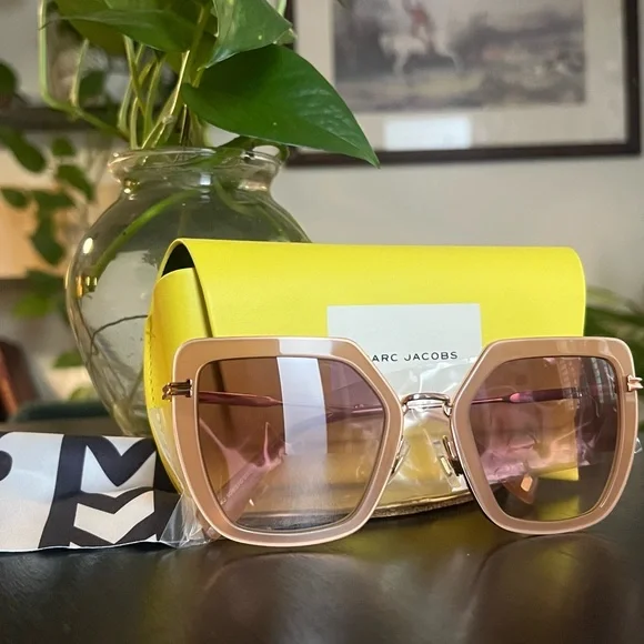 Marc Jacobs Pink Oversized Geometric Sunglasses Marc Jacobs Geometric Cat Eye Sunglasses In Pink - 40% Off  main image 3